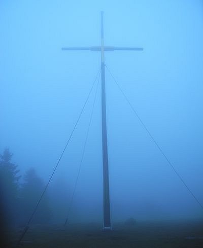 Das Gipfelkreuz des Kreuzbergs (927,8 m) Kreuzberg