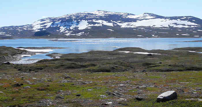 Norwegische Seite des Halti-Massivs hinter dem Gualasjávri-See Halti