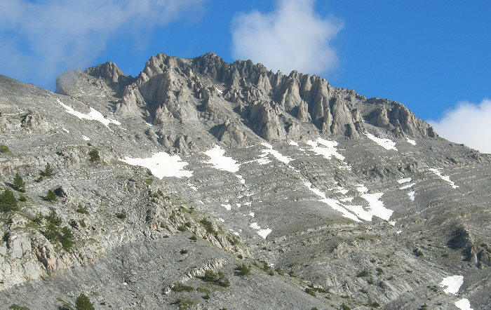 Der Gipfelaufbau des Olymp mit dem höchsten Gipfel Mytikas (2918 m) von Südost Der Gipfelaufbau des Olymp