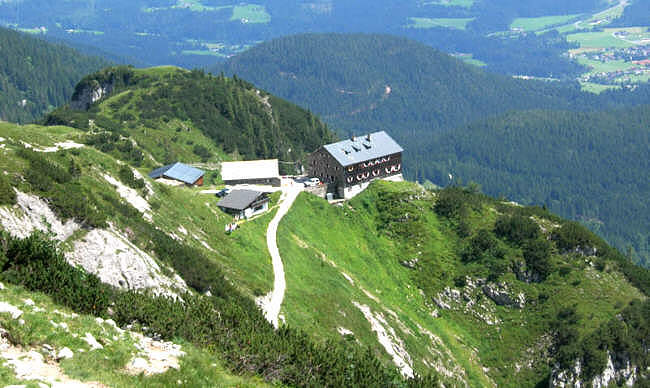 Tiefblick auf die Gruttenhütte (1620 m) Gruttenhütte