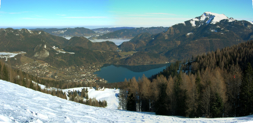 Blick vom Zwölferhorn (1522 m) auf St. Gilgen und Wolfgangsee Blick vom Zwölferhorn