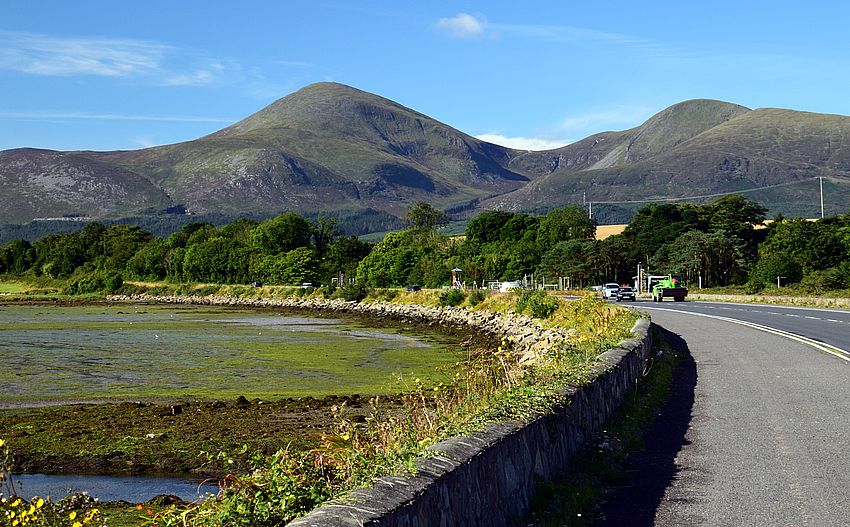 Der Slieve Donard (849 m) von der Küstenstraße A2 nördlich Newcastle Slieve Donard
