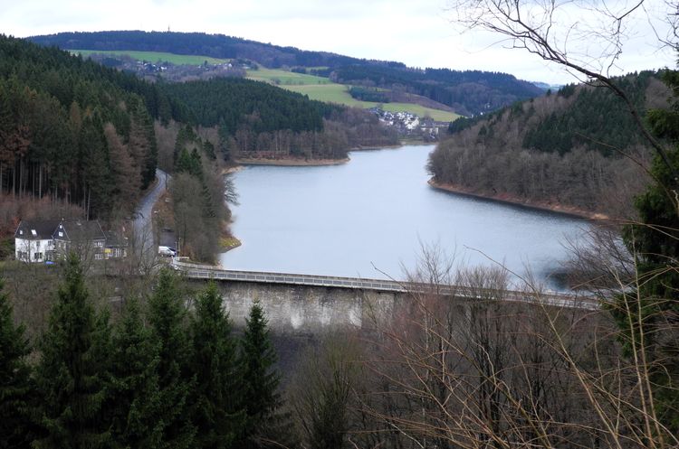 Blick über die Aggertalsperre auf den Unnenberg Unnenberg