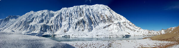 Panorama am Tilicho Lake mit Tilicho Peak (7146 m) Tilicho Area