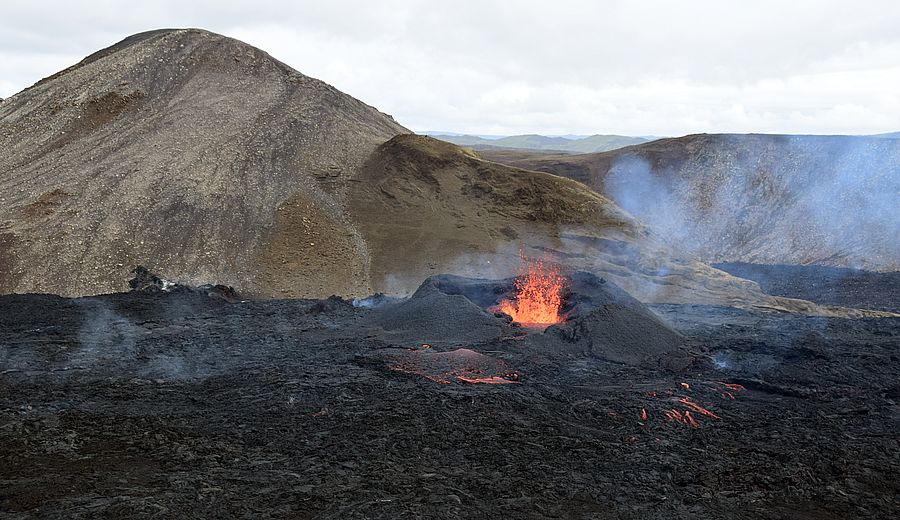 Blick auf den Krater des Geldingadalir im Meradalir Valley Geldingadalir