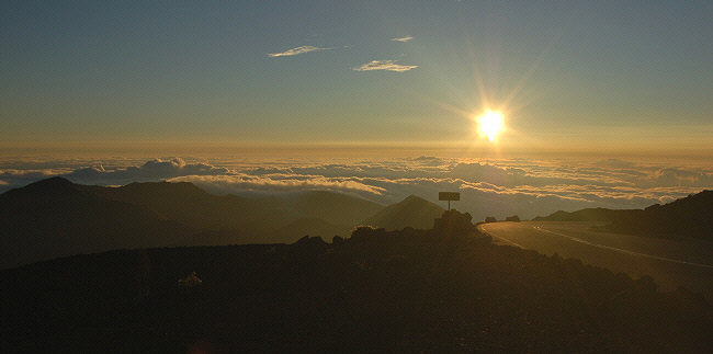 Sonnenaufgang an der Gipfelstraβe des Haleakala Summit Road