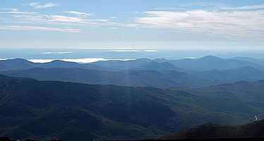 Fernblick vom Gipfel des Mount Washington nach Südosten. Fernblick
