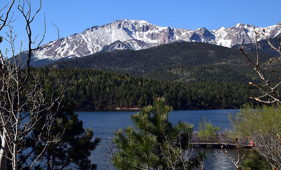 Blick vom Crystal Creek Reservoir zum Pikes Peak Pikes Peak