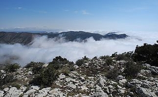 Gipfel und Wolken