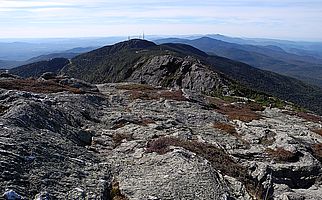 Blick über die Kammlinie des Mount Mansfield nach Süden. Kammlinie