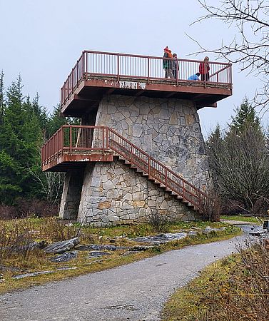 Der Aussichtsturm auf dem Spruce Knob (1482 m), dem höchsten Berg von West Virginia Spruce Knob Summit